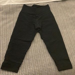 Booty by Brabants Black Cropped Croco Leggings